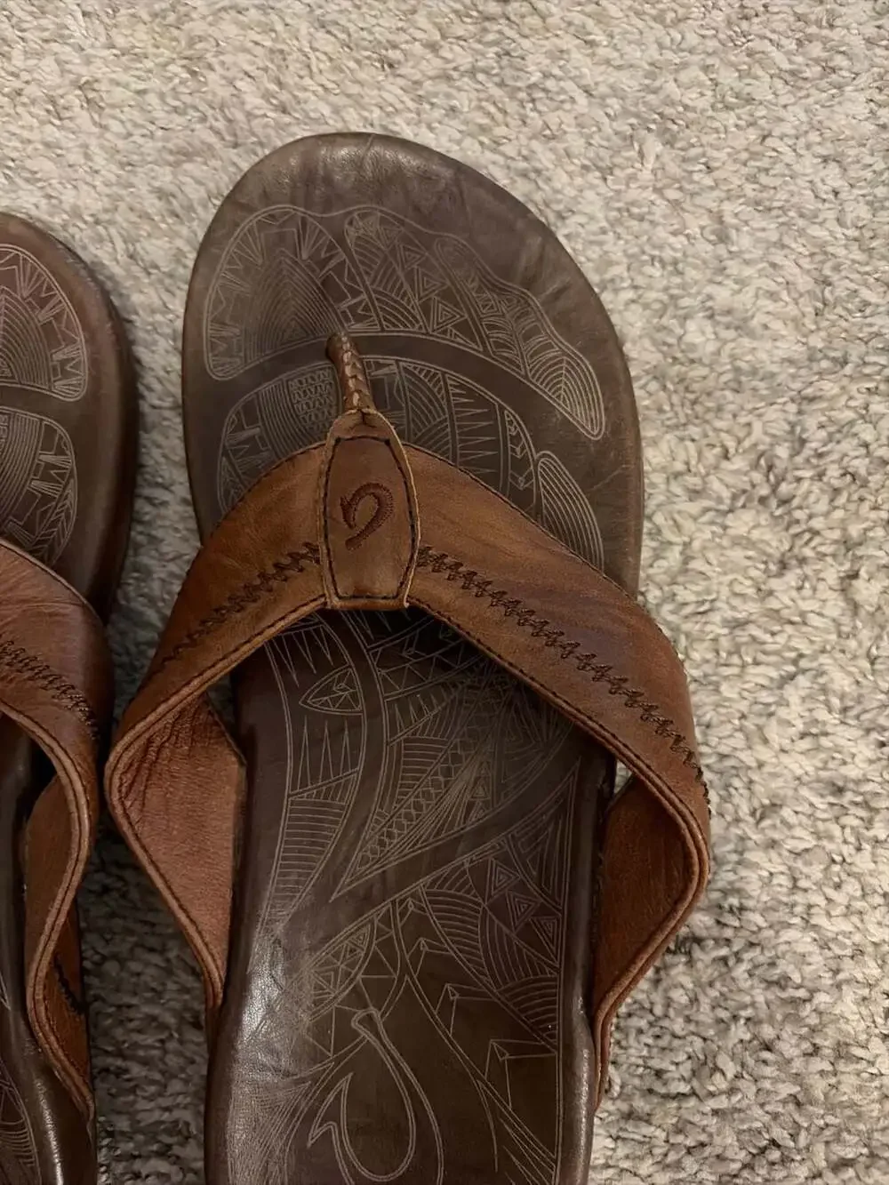 OluKai Hiapo Men's Leather Sandals - Rum/Dark Wood